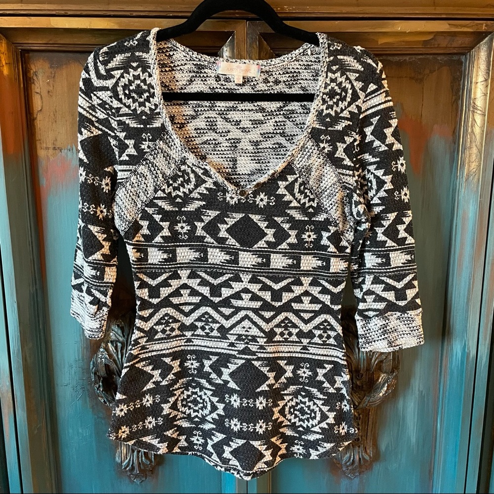 Almost Famous 3/4 sleeve top Size L
